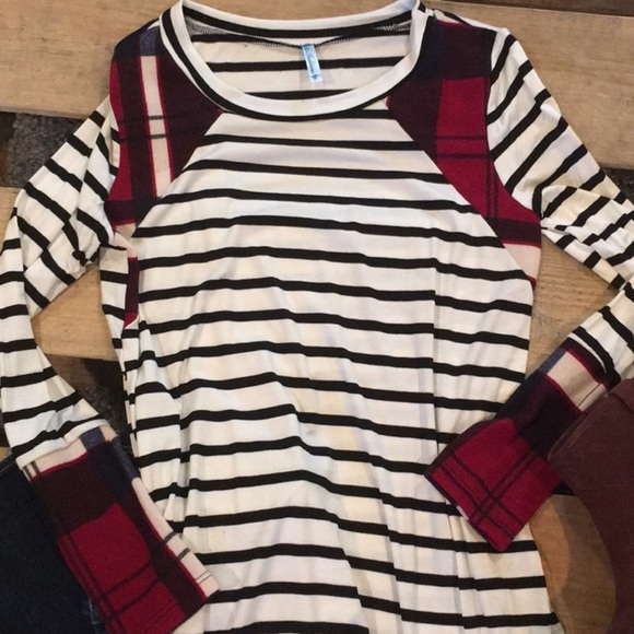 🆕 Striped Long Sleeve Tee with Plaid Contrast - Picture 5 of 6
